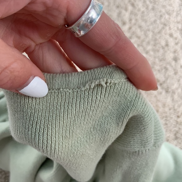 Princess polly sage colored crop top w buttons. - Picture 4 of 4